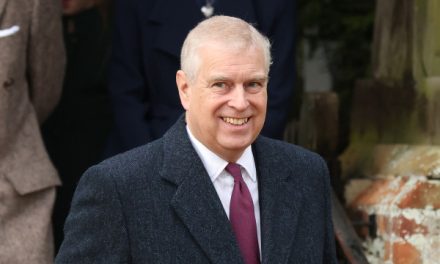 Deal mit Charles: Prinz Andrew darf im Haus wohnen bleiben