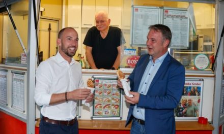 At the sausage stand – Andreas Babler stopped in the city of Mozart