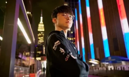 LoL players agree Faker deserves a legendary skin after incredible Worlds legacy