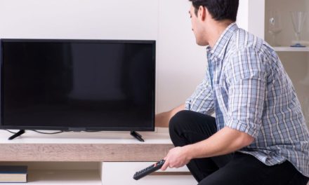 Achtung, Schäden möglich: Darum sollte man den TV nicht über die Steckerleiste ausschalten